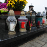 Wielokrotne użycie zniczy nagrobnych – proekologiczna inicjatywa na cmentarzu komunalnym w Opolu